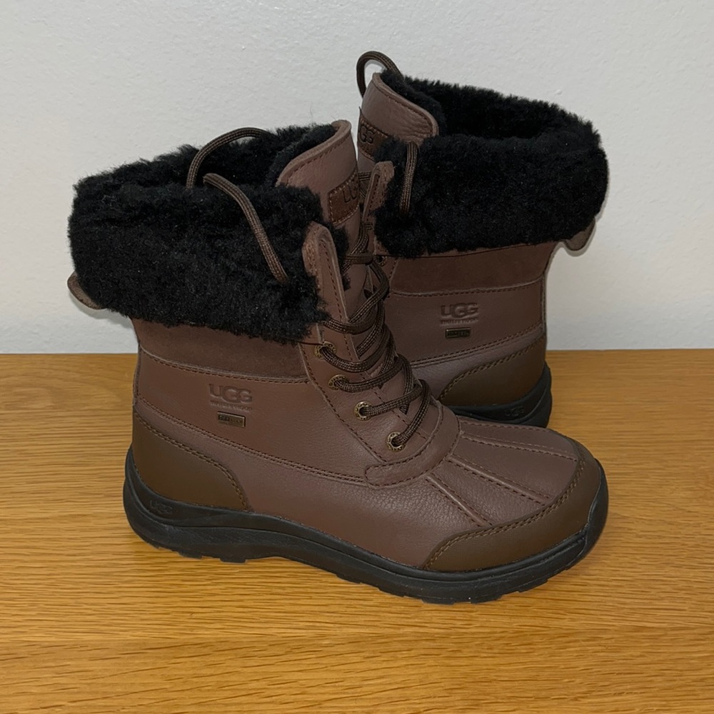 - UGG ADIRONDACK BOOT III